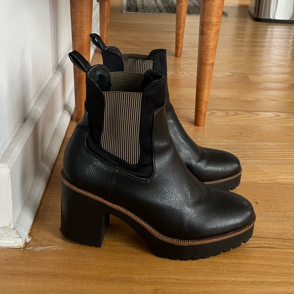 Chinese Laundry Good Day Fashion Black Heeled Boots with Chunky Platform